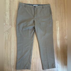 Amazon Essentials Men's Khaki Chino Pants - Tan